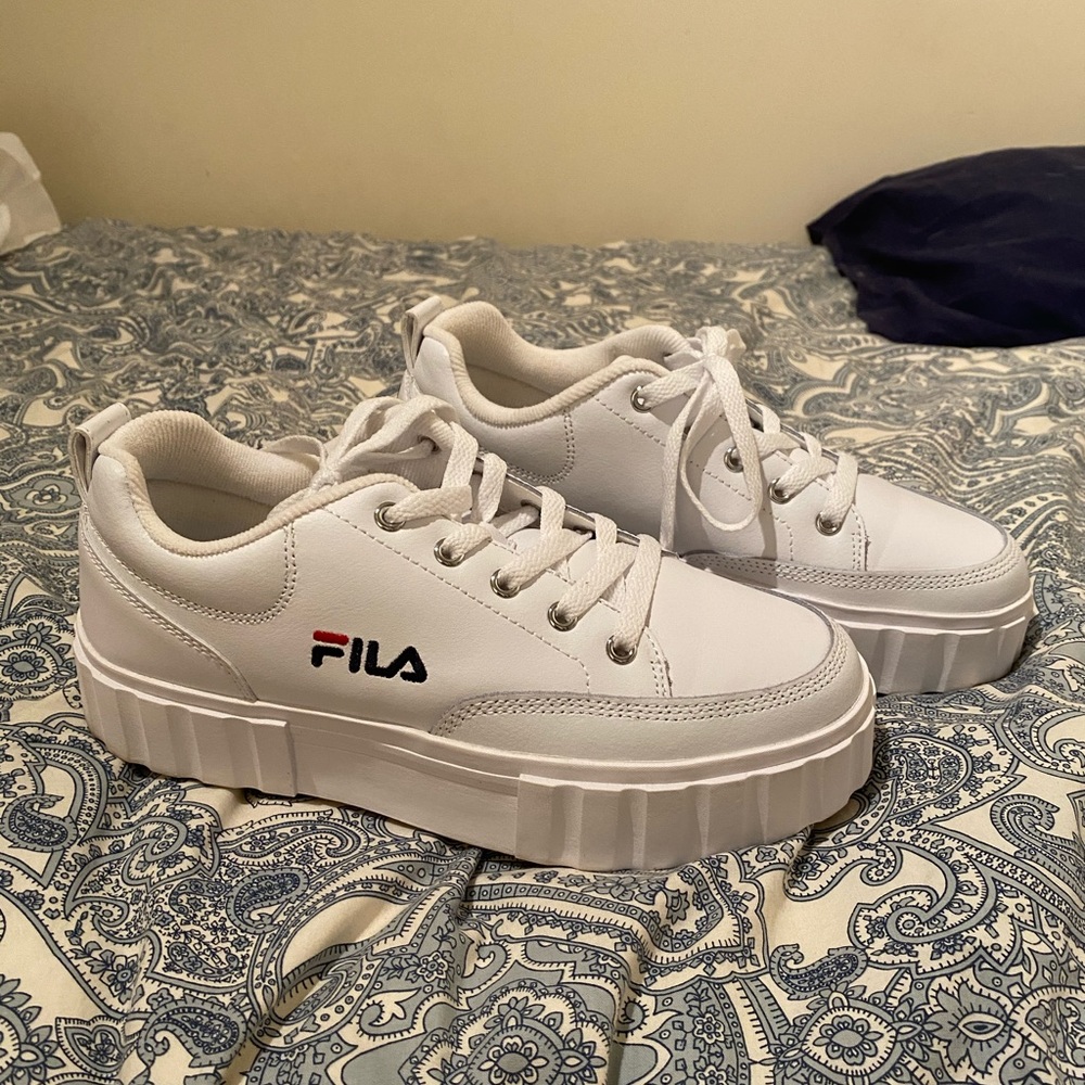 *Rare*Fila sandblast sneakers